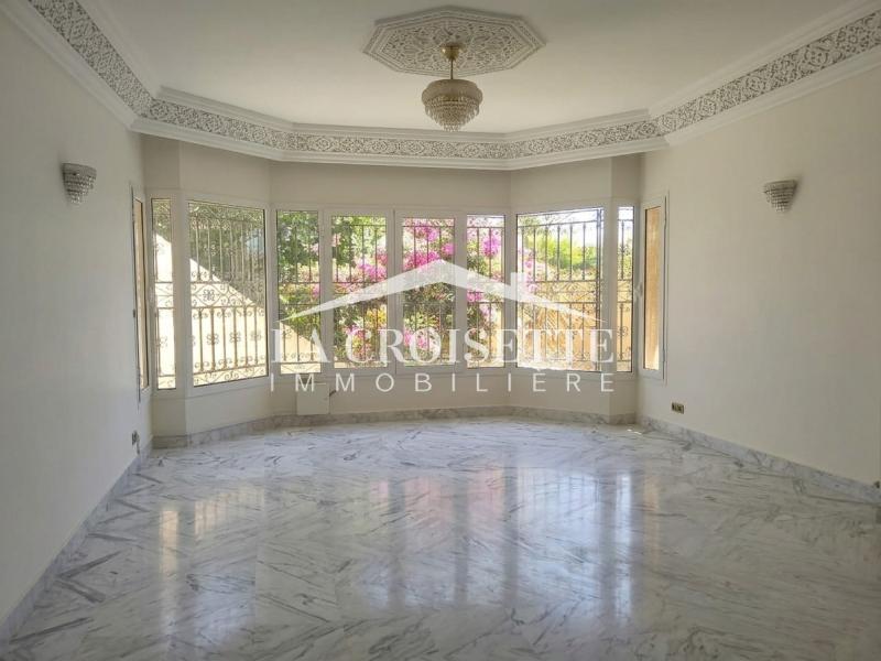 Villa S+5 avec piscine à Gammarth